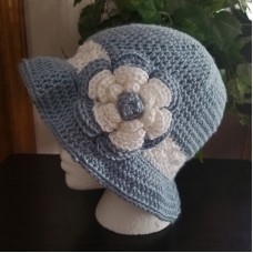WOMAN&apos;S HANDCROCHETED SUN HAT WITH FLOWERCOUNTRY BLUE & WHITENEW  eb-31417038